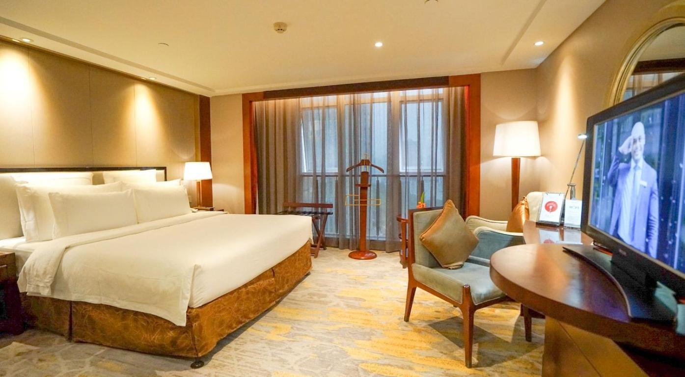 Hotel Wyndham Grand Plaza Royale Ningbo Esterno foto